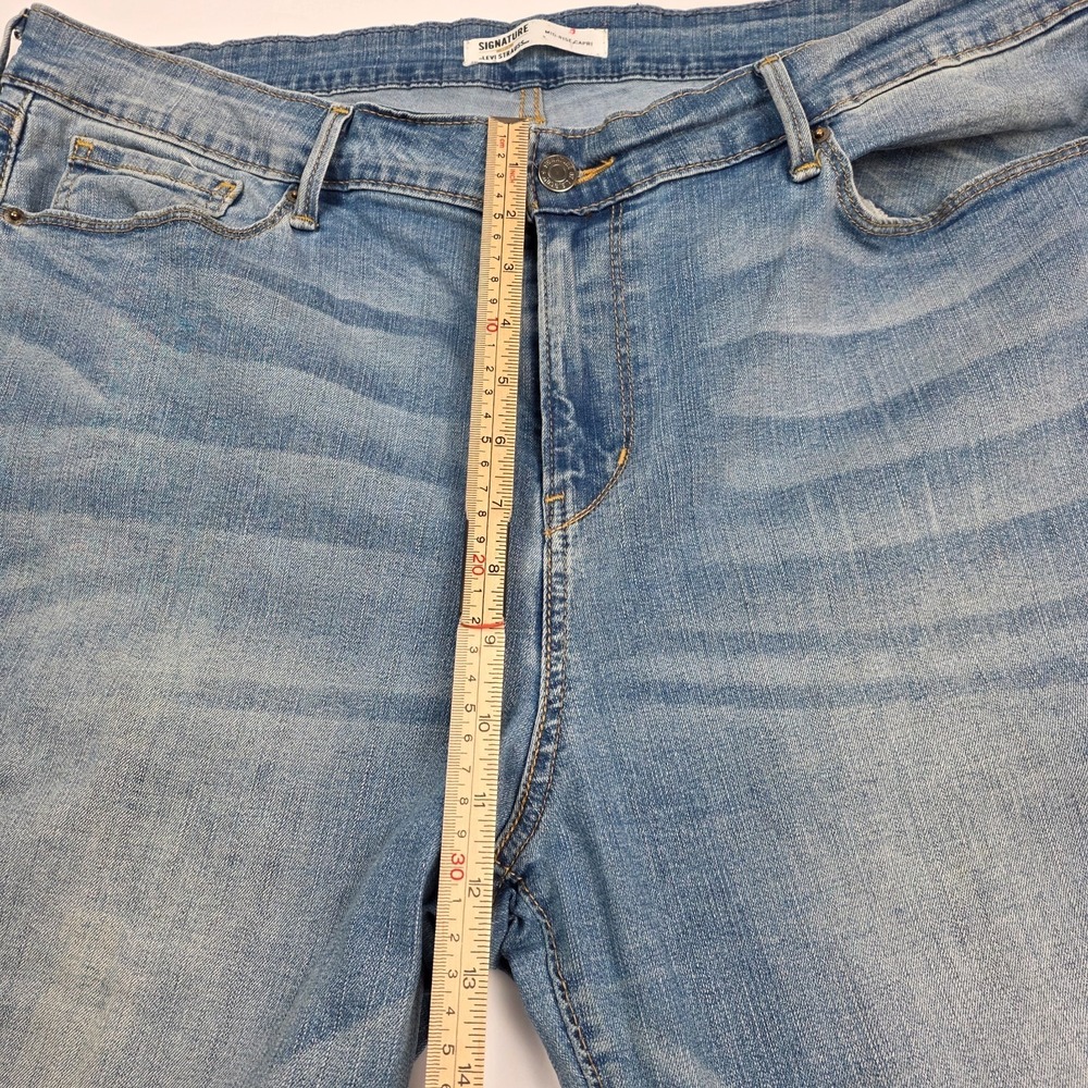 Signature by Levi Jeans Women 18 W34 Blue Denim Capri Mid-Rise Stretch Faded - Picture 9 of 10
